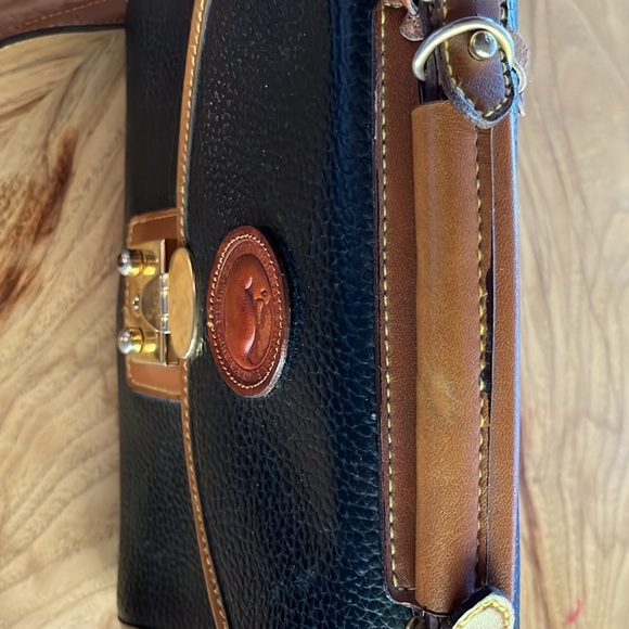 Rooney and Bourke All Weather Leather Vintage Crossbody Lockhart Purse - Picture 8 of 8